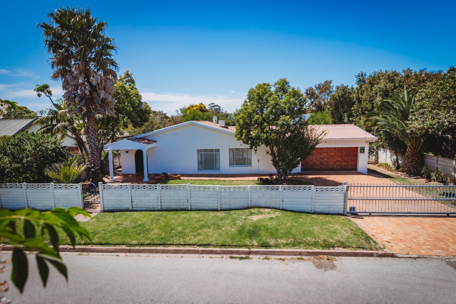 4 Bedroom Property for Sale in Bodorp Western Cape